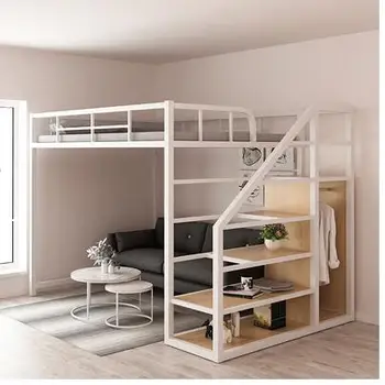 Железная кровать на возвышении, пустая односпальная кровать на верхнем этаже, экономящая пространство двухъярусная квартира на чердаке, высокая и низкая кровать с железным каркасом