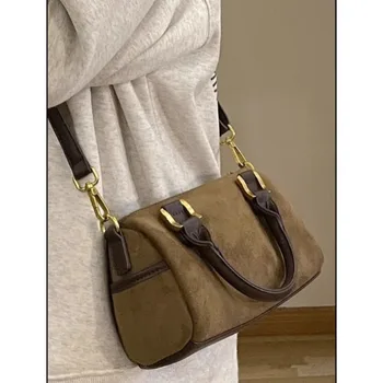 Универсальные сумки через плечо Осень Зима 2023 Новые коричневые плюшевые винтажные сумки Boston Высококачественные Простые женские сумки через плечо для поездок на работу